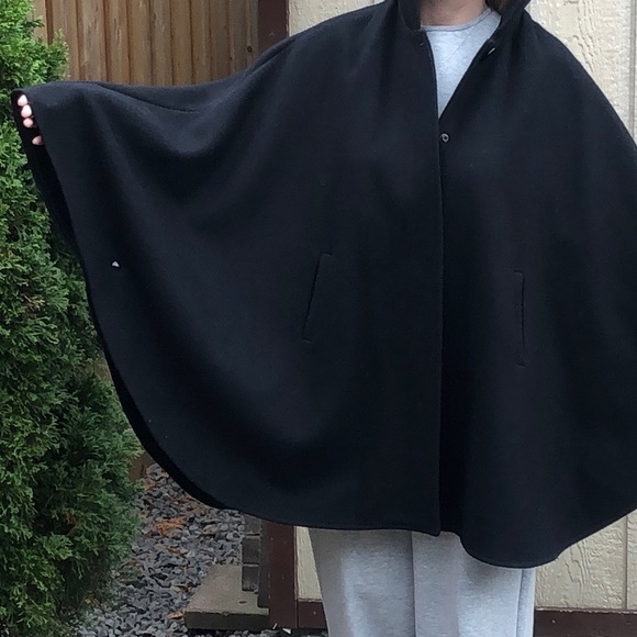 Black poncho - Picture 6 of 9
